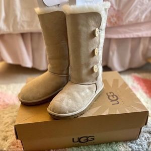 UGG bailey button triplet boots in sandstone